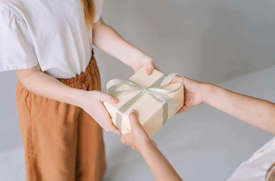 The Gift of Presence: Why the Zero-Waste Movement is Changing How We Give